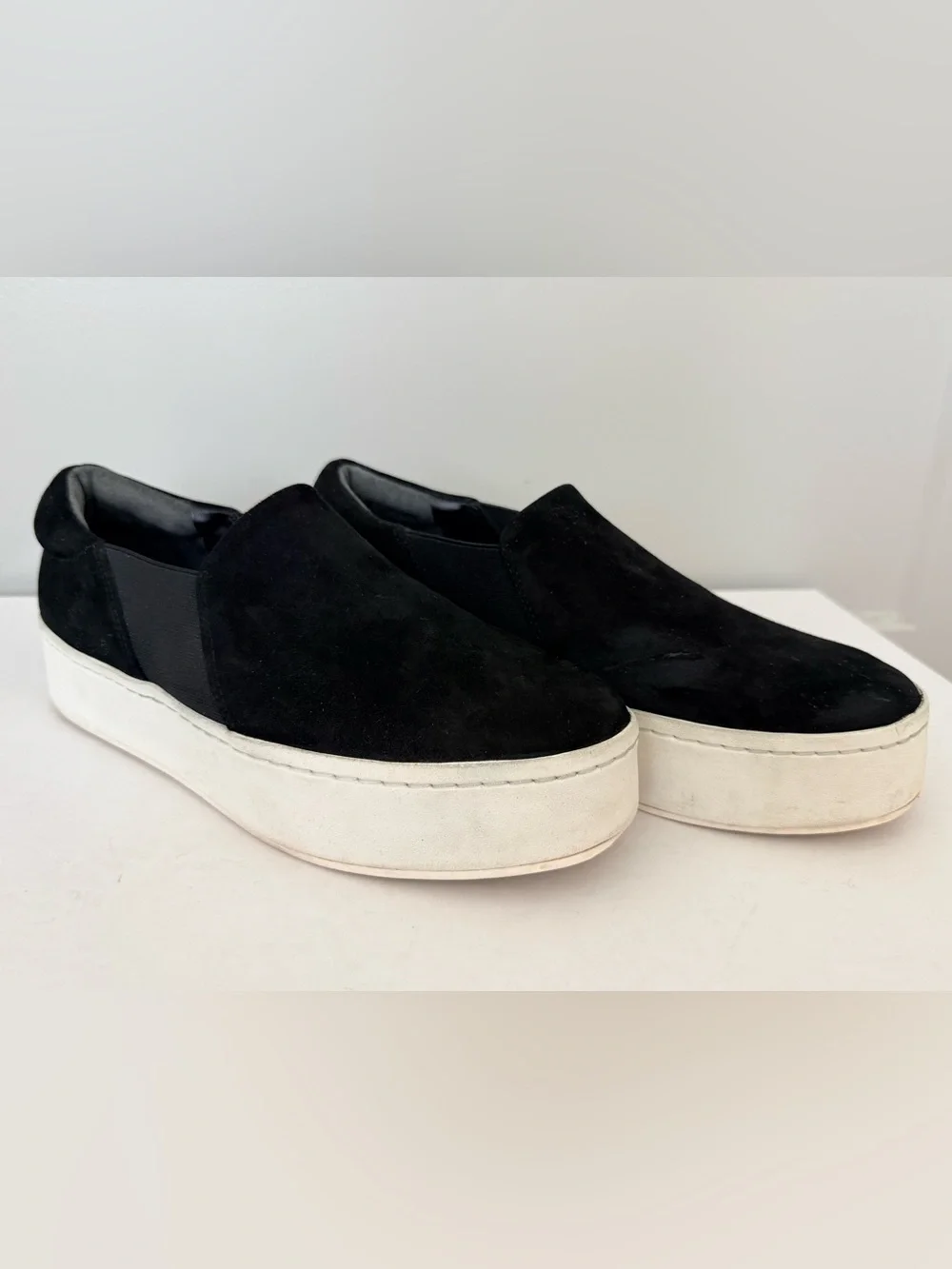 Vince comfortable black